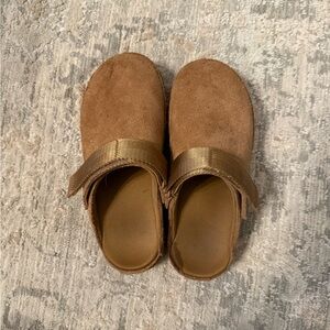 UGG Goldenstar Clogs